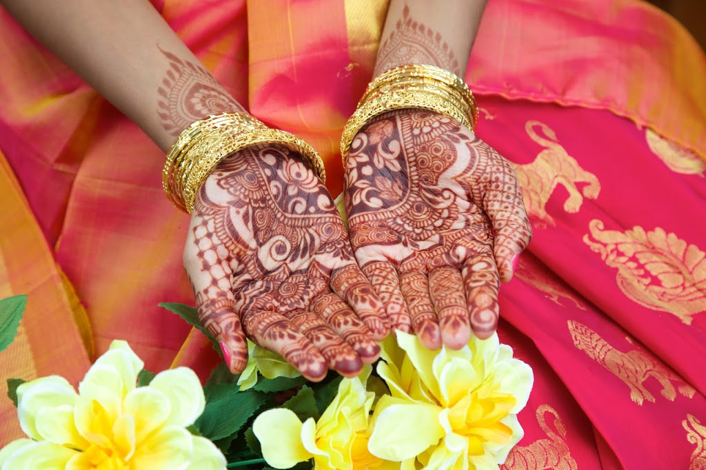 Shivani Henna Art | 898 Knotty Pine Grove, Mississauga, ON L5W 1J9, Canada | Phone: (647) 866-3402
