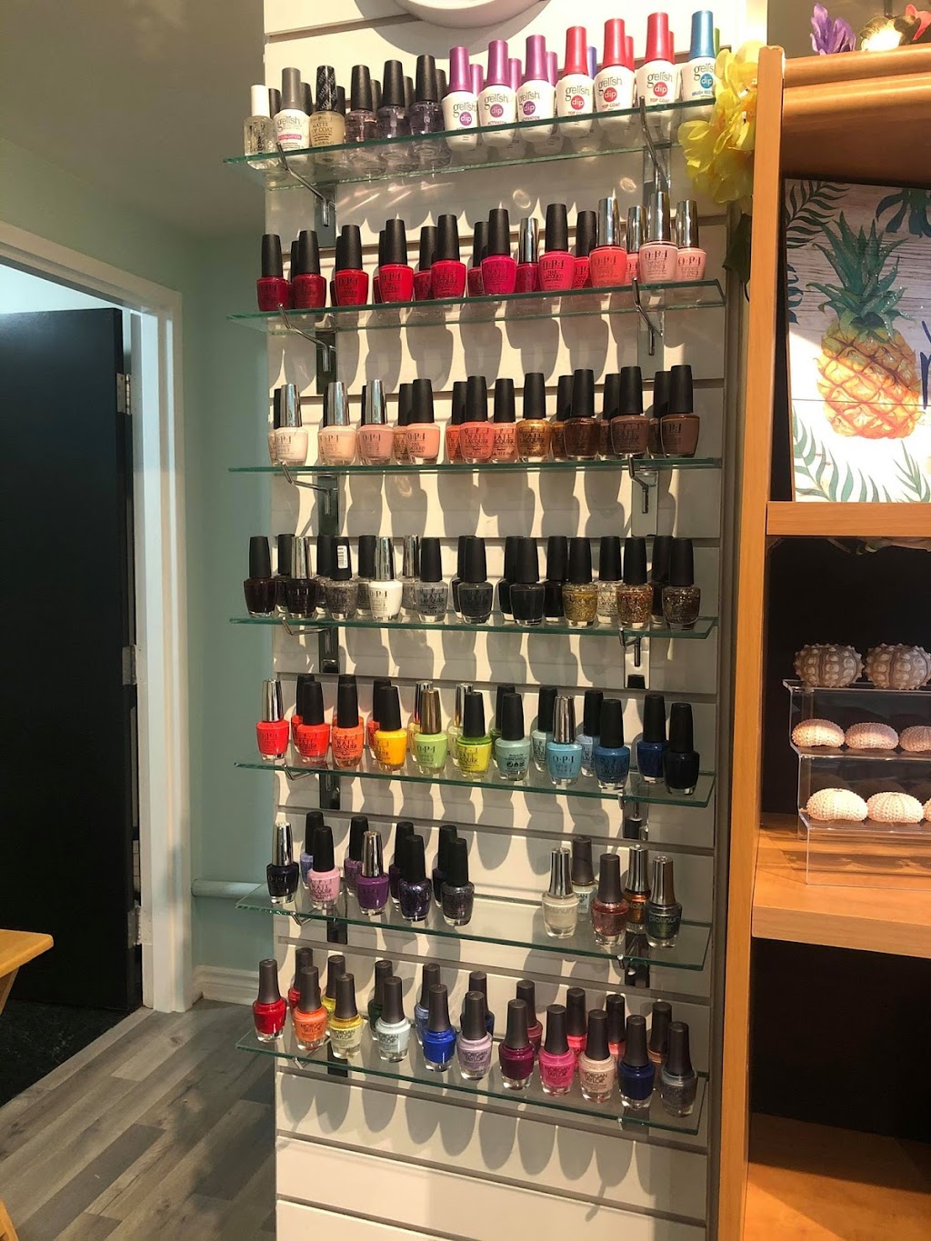 Krissys Beauty Bar | 17 Lock St, St. Catharines, ON L2N 5B6, Canada | Phone: (289) 990-4700