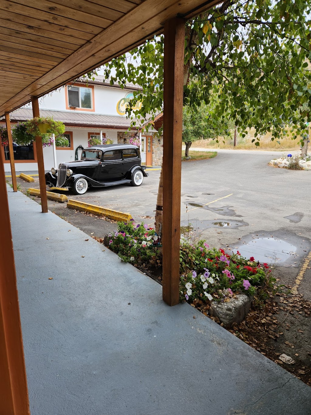 Cedar Motel | 7593 Main St W, Radium Hot Springs, BC V0A 1M0, Canada | Phone: (250) 347-9463