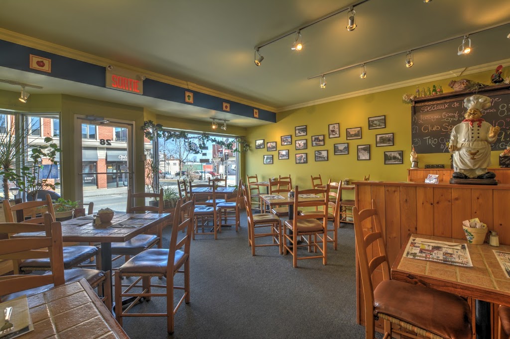 Croissant Chaud (Le) | 28 Rue Main O, Coaticook, QC J1A 1P2, Canada | Phone: (819) 849-3311