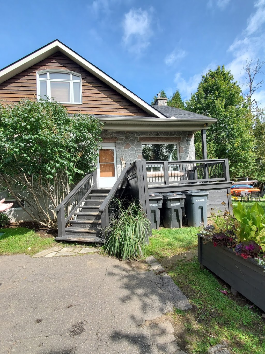 Chalet au Bord du Lac | 2384 Rue Labelle, Mont-Tremblant, QC J8E 1T8, Canada | Phone: (514) 290-4601
