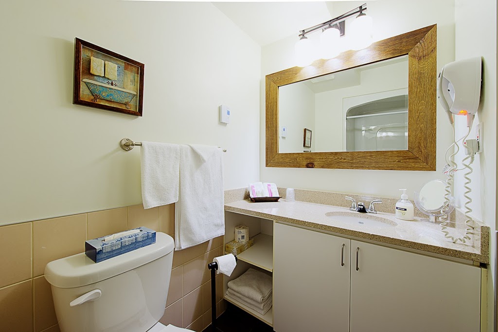 Hôtel Vacances Tremblant | 330 QC-117, Mont-Tremblant, QC J8E 2X3, Canada | Phone: (800) 667-8936