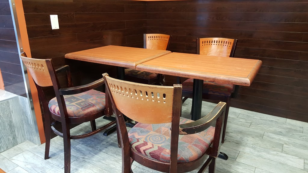 Metro Pizza & Chicken | 1856 Keele St, York, ON M6M 3X5, Canada | Phone: (416) 653-3333