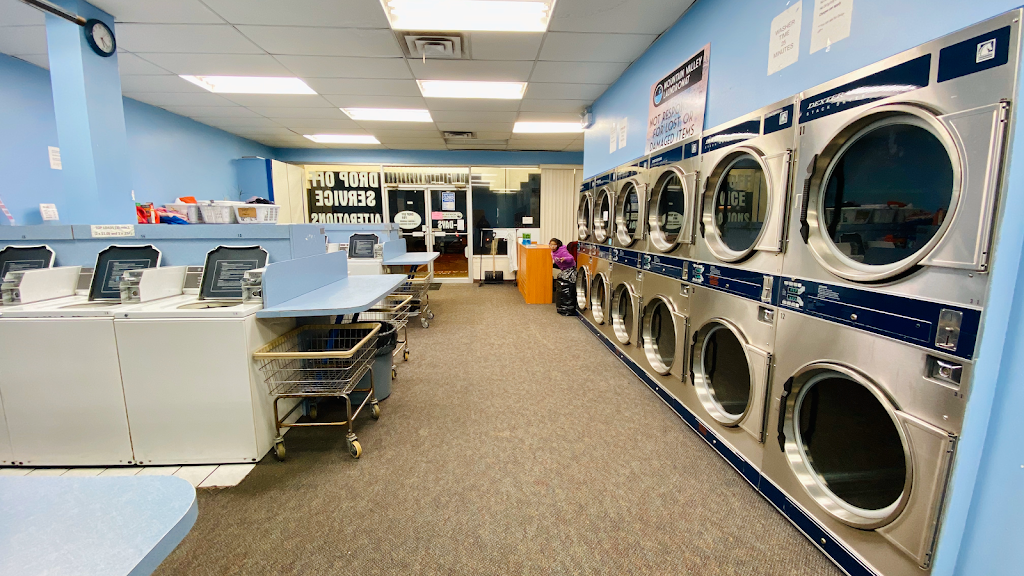 Lynn Valley Laundromat | 1268A Lynn Valley Rd, North Vancouver, BC V7J 2A3, Canada | Phone: (604) 986-1280