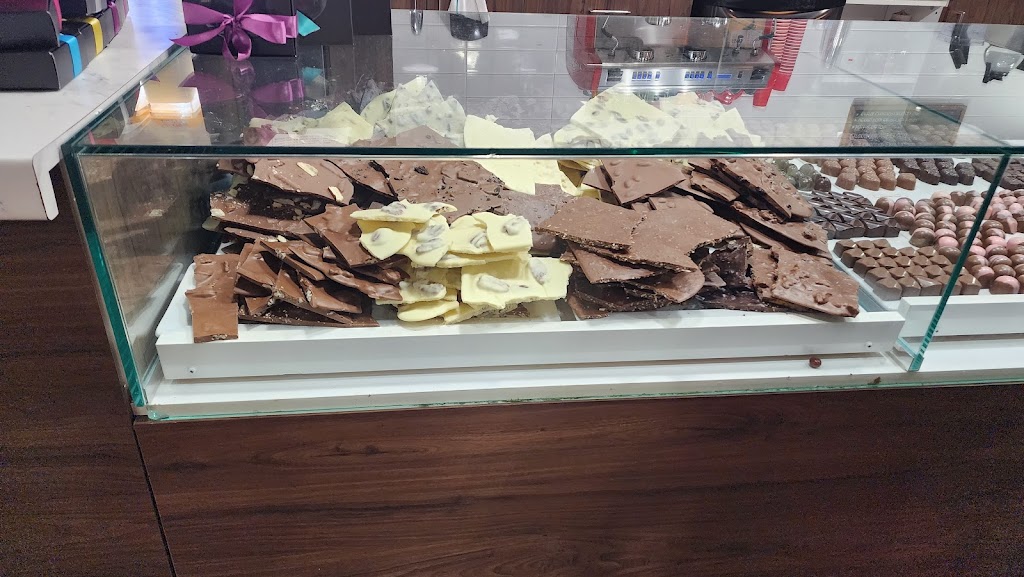 La Chocolaterie Au Coeur Fondant | 209 Av. du Pont S, Alma, QC G8B 1P7, Canada | Phone: (418) 480-1919