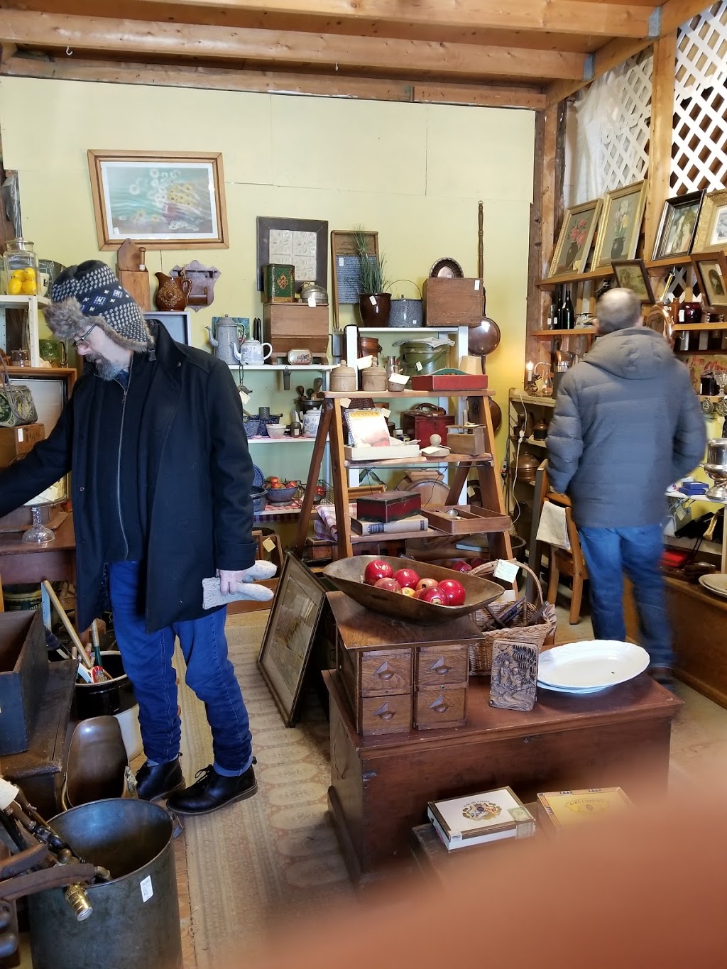 Inglewood Antique Market | 16083 Hurontario St, Inglewood, ON L0N 1K0, Canada | Phone: (905) 838-4000