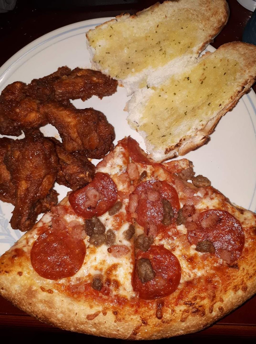 Plaza Pizza & Wings | 90 Wellington St N, Hamilton, ON L8R 2N2, Canada | Phone: (905) 522-0909