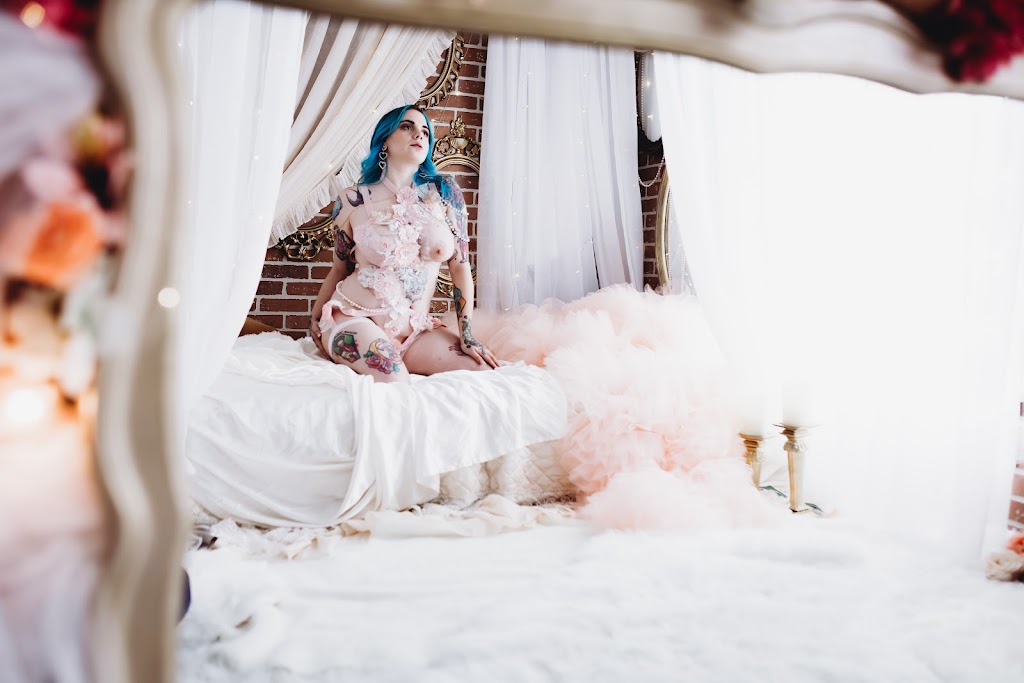 Grace and Glamour Boudoir Photography | Meath Dr, Oshawa, ON L1K 0G5, Canada | Phone: (289) 688-2196
