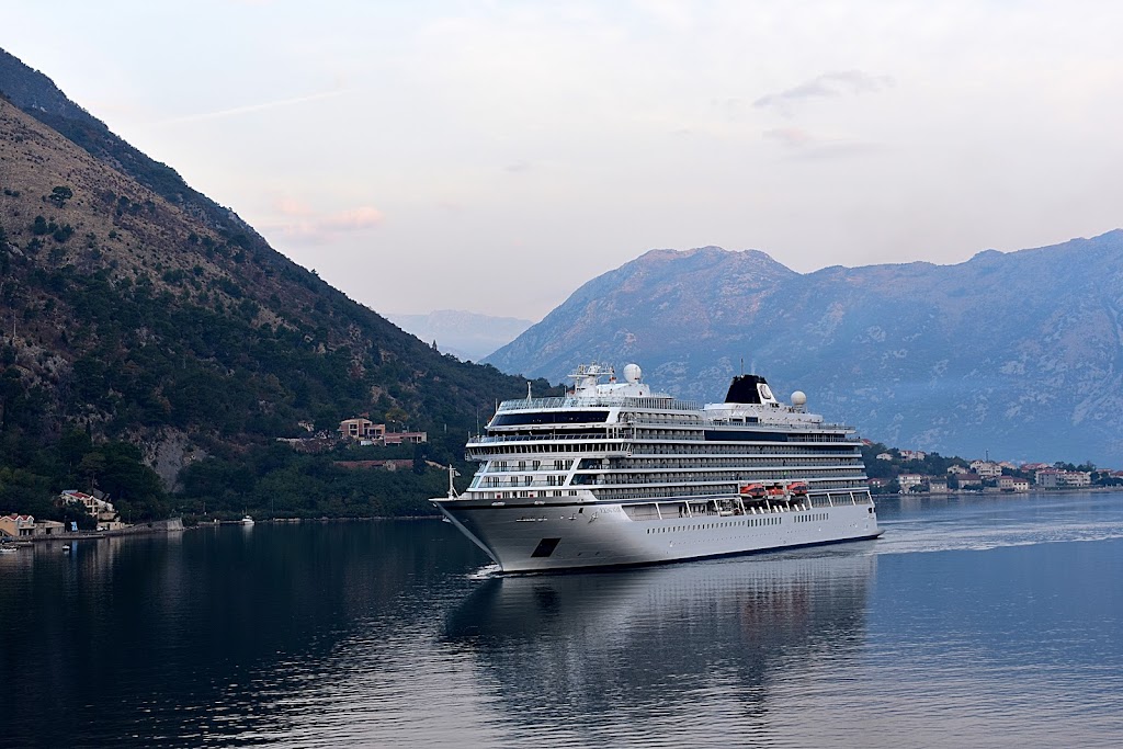 Cruise Holidays Luxury Travel Boutique | 5160 Explorer Dr #38, Mississauga, ON L4W 4T7, Canada | Phone: (905) 602-6566