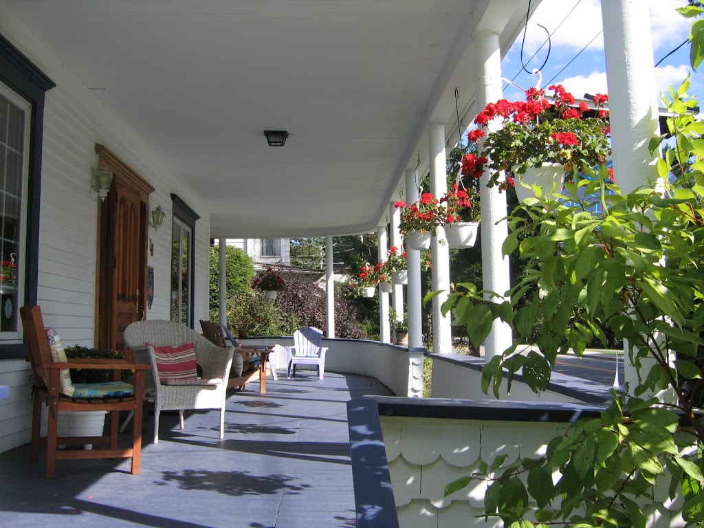 Gîte Vert Le Mont B&B | 18 Rue Maple, Sutton, QC J0E 2K0, Canada | Phone: (450) 538-3227
