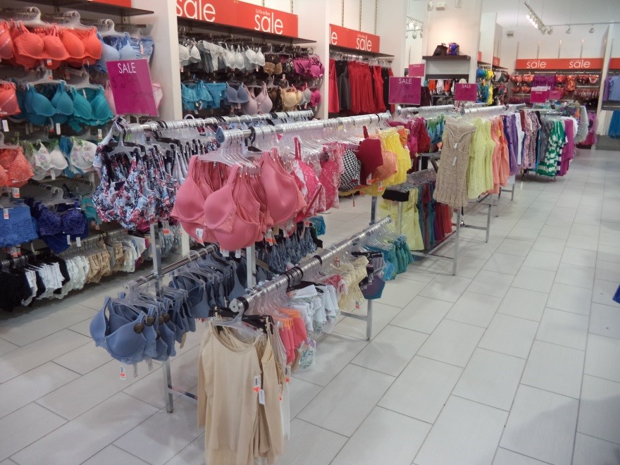 La Vie en Rose Meadowtown Centre Outlet | 19800 Lougheed Hwy #960, Pitt Meadows, BC V3Y 2L6, Canada | Phone: (604) 465-6557