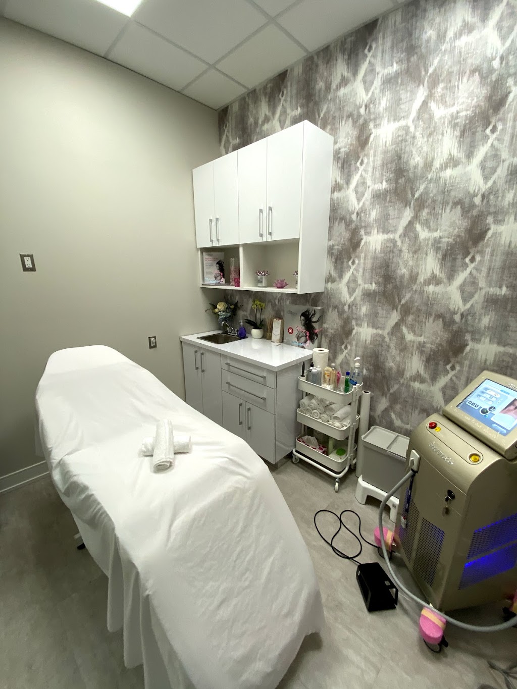 Lotus beauty centre | 2575 Dundas St W, Mississauga, ON L5K 2M6, Canada | Phone: (647) 564-6444