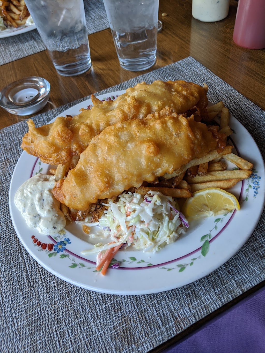 Fish Tales Cafe | 3336 Island Hwy W, Qualicum Beach, BC V9K 2B3, Canada | Phone: (250) 752-6053