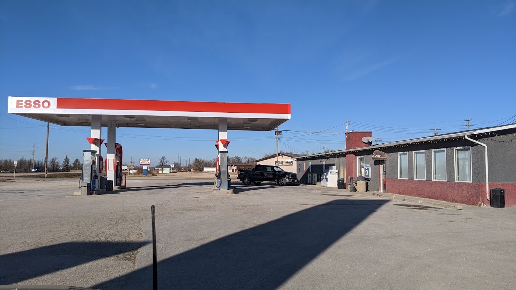 Esso - Chicken Chef | 104 MAIN ST. AND JCT. HWY #6, Lundar, MB R0C 1Y0, Canada | Phone: (204) 762-5100