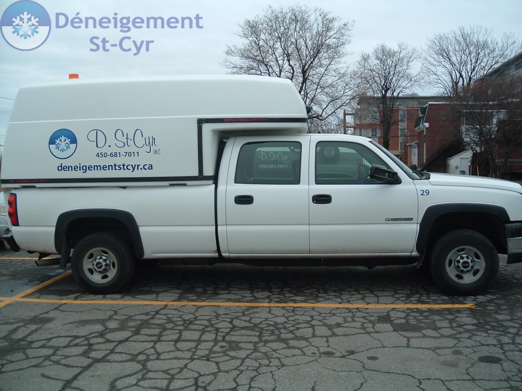 Deneigement St-Cyr | 990 Mnt Champagne, Laval, QC H7X 3V4, Canada | Phone: (450) 681-7011