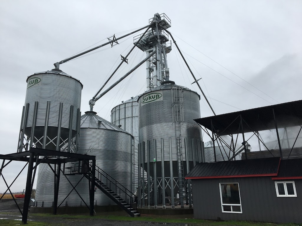 Grains JR | 1875 Rang 5 de Wendover N, Saint-Cyrille-de-Wendover, QC J1Z 0C9, Canada | Phone: (819) 388-0426