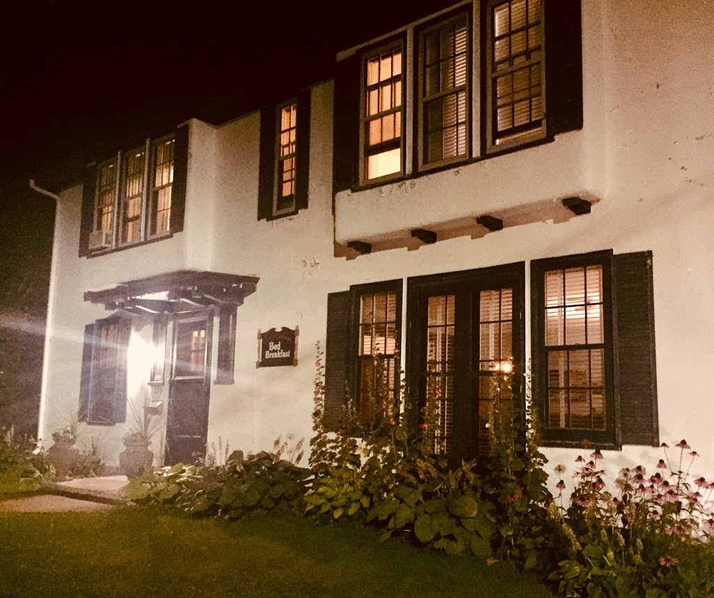 Lochiel Street Bed & Breakfast | 270 Lochiel St S, Renfrew, ON K7V 1W8, Canada | Phone: (613) 433-3752