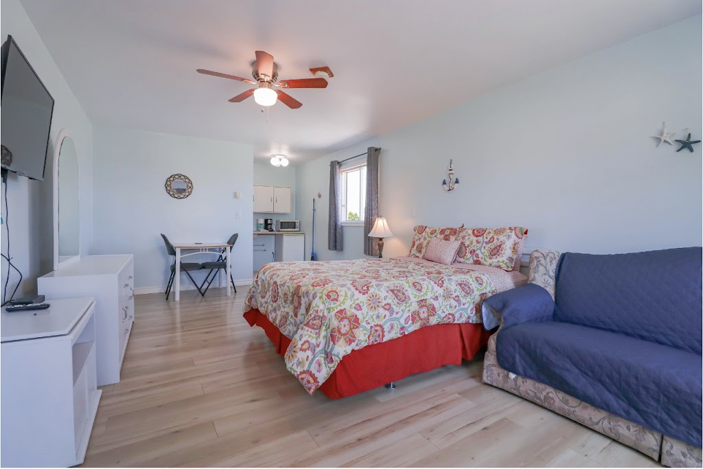 Baywatch Lighthouse and Cottages | 3805 Portage Rd, Brackley Beach, PE C1E 2W3, Canada | Phone: (902) 672-3478