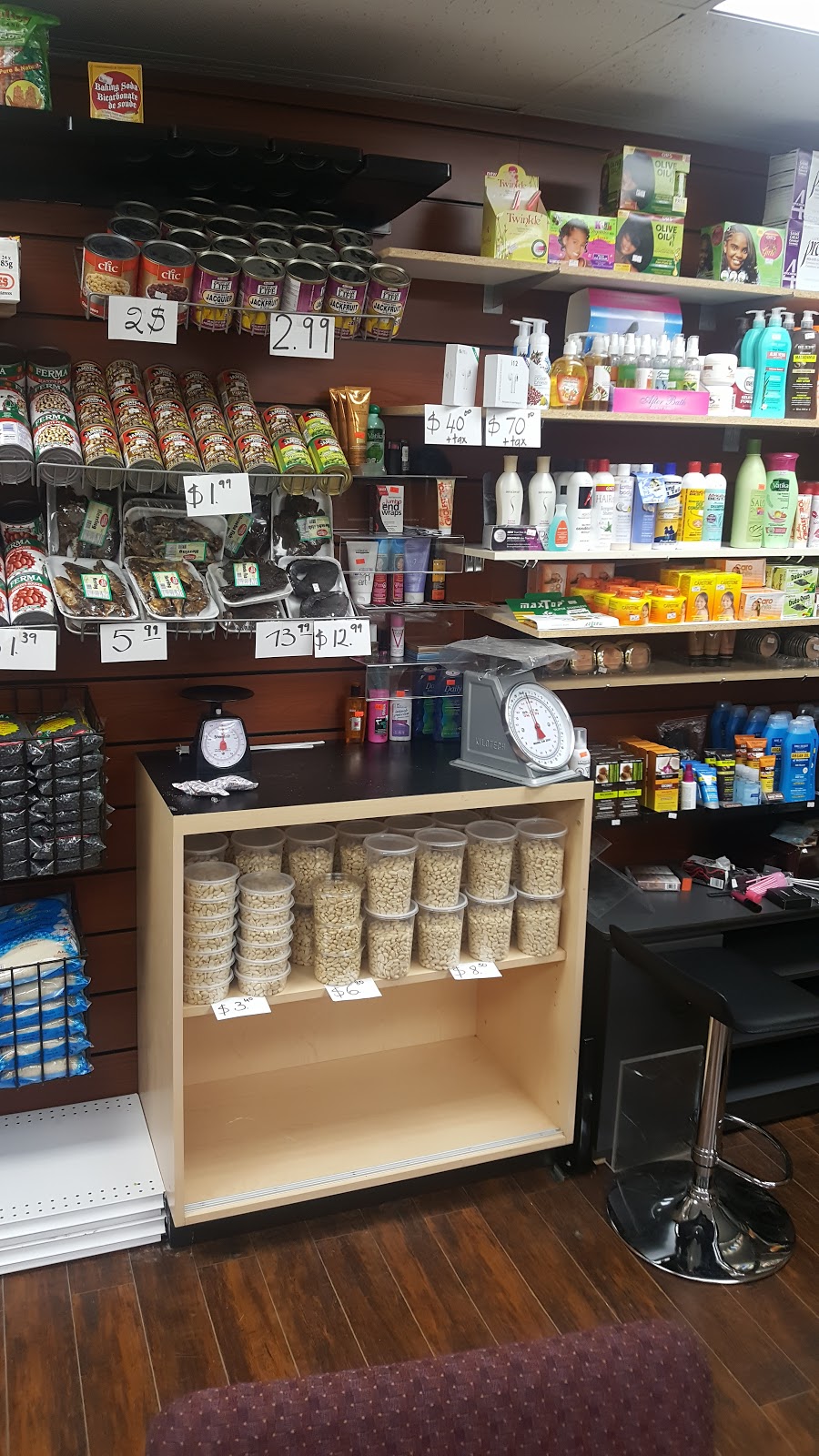 Sudbury tropical market | 1258 Kingsway, Sudbury, ON P3B 2E8, Canada | Phone: (705) 805-2384