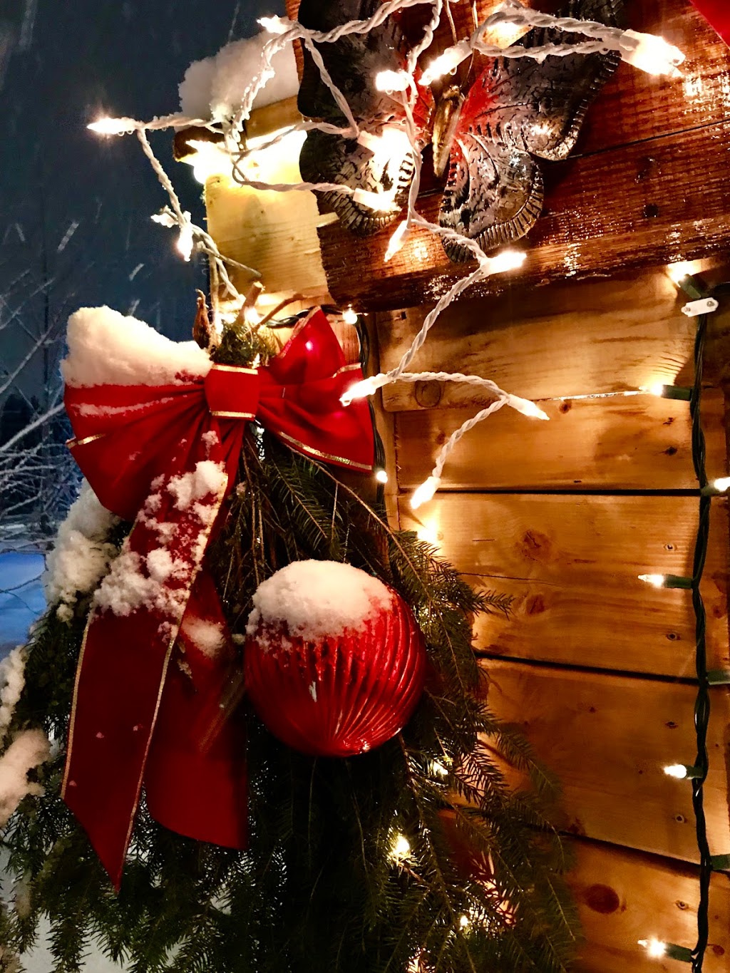 Vino Restaurant And Lounge Oakville | 3420 Rebecca St, Oakville, ON L6K 6W2, Canada | Phone: (905) 825-8466