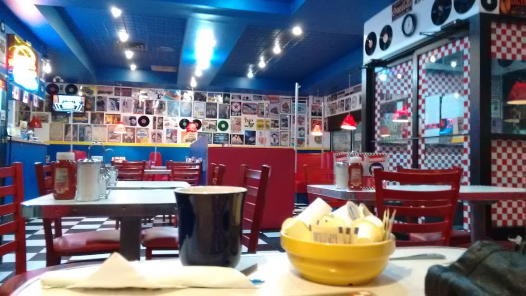 Wimpys Diner | 586 Kerr St, Oakville, ON L6K 3E4, Canada | Phone: (905) 842-6417