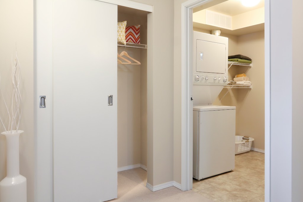 Kenwood Court | 333 Warde Ave, Winnipeg, MB R2N 0A7, Canada | Phone: (204) 257-5598