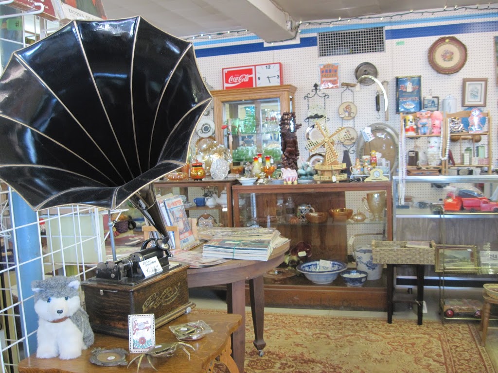 Pooles Place Antique and Flea Market | MB-7, Gunton, MB R0C 1H0, Canada | Phone: (204) 886-2746