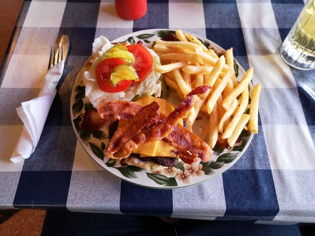 Holland House Restaurant & Tavern | 33317 Talbot Line, Iona Station, ON N0L 1P0, Canada | Phone: (519) 488-5294