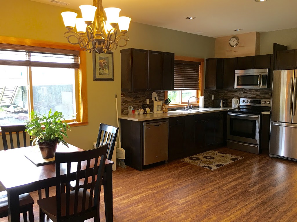 Freedom Lodge & Spa | 5214 Wesjac Rd, Madeira Park, BC V0N 2H1, Canada | Phone: (604) 885-8368