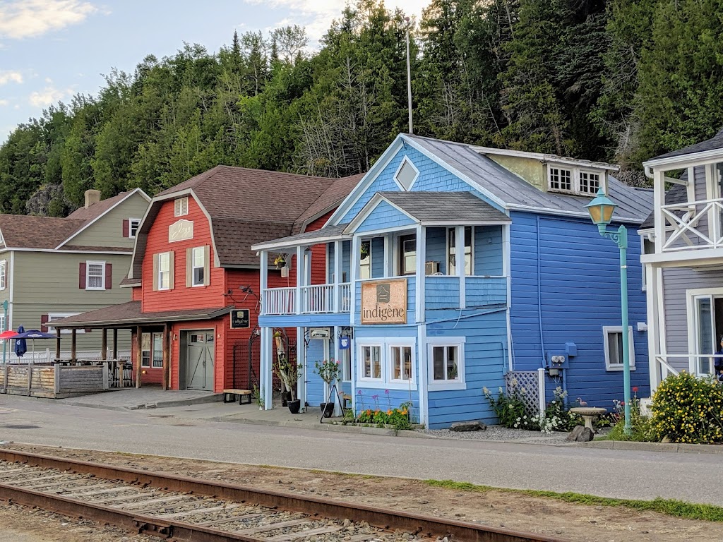 Gite Entre Mer Et Montagnes | 230 Rue Richelieu, La Malbaie, QC G5A 2W7, Canada | Phone: (418) 665-3331