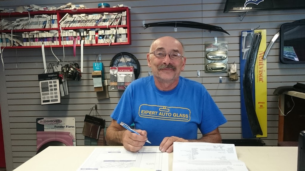 Expert Auto Glass & Rads | 2800 Jefferson Blvd, Windsor, ON N8T 3J2, Canada | Phone: (519) 974-8520