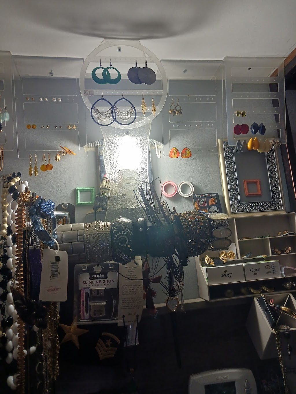 Sheps Closet | 196 Church St, Georgina, ON L4P 1J7, Canada | Phone: (416) 788-5336
