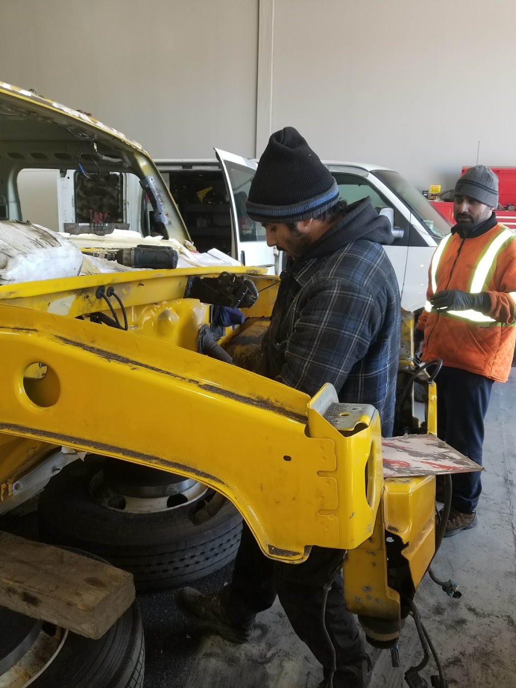 Truck Repair Center | 170 Glidden Rd #20, Brampton, ON L6W 0C2, Canada | Phone: (416) 722-3815