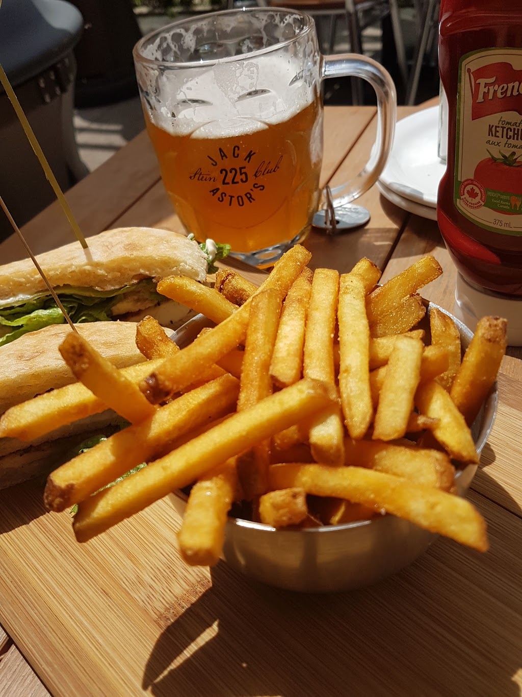 Jack Astors Bar & Grill | 88 Fanshawe Park Rd E, London, ON N5X 4C5, Canada | Phone: (519) 663-2091