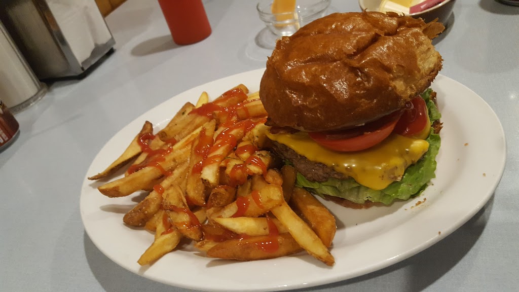 331 Atherley Diner | 331 Atherley Rd, Orillia, ON L3V 1N8, Canada | Phone: (705) 325-1342