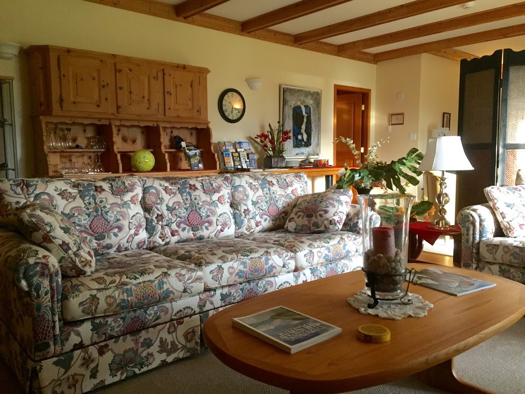 Swiss Lodge B&B | 2190 30 St NE, Salmon Arm, BC V1E 3G9, Canada | Phone: (250) 833-6191