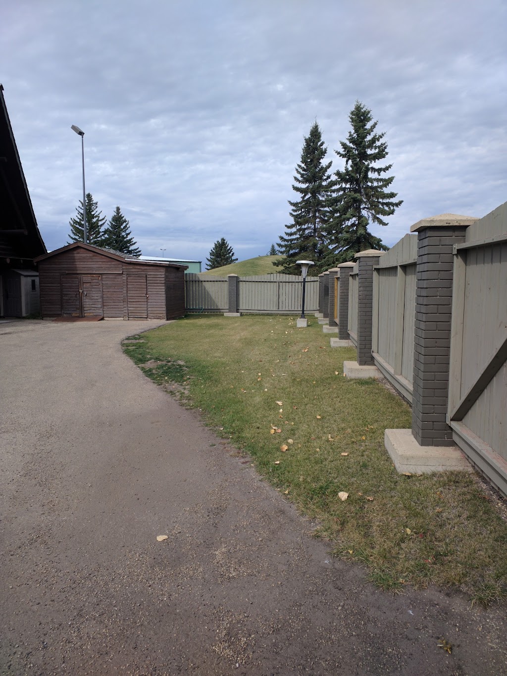 Chalet | 4847A 19 St, Red Deer, AB T4R 2N7, Canada | Phone: (403) 343-7800