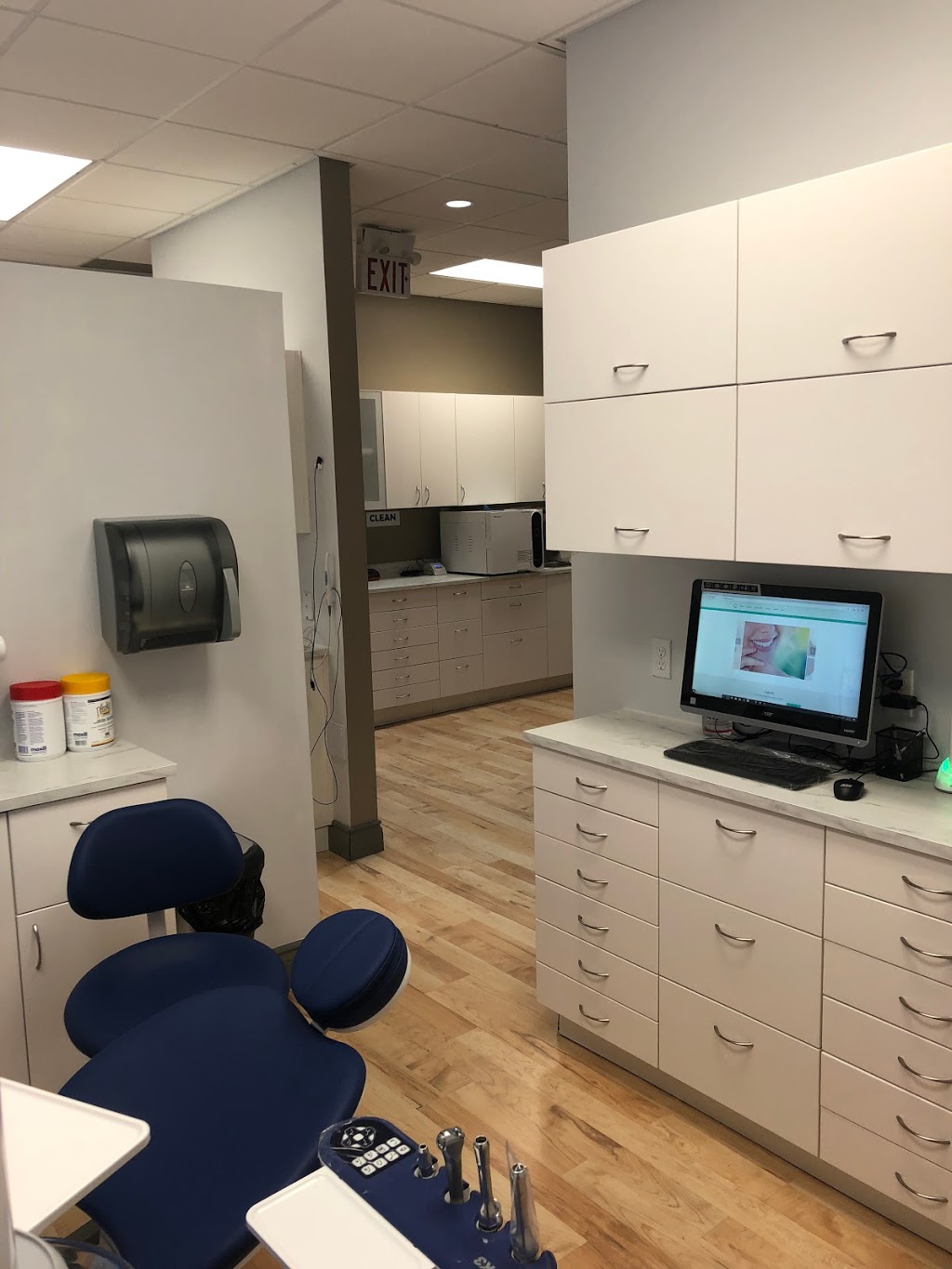 Smile Dental Clinic | 1221 Limeridge Rd E, Hamilton, ON L8W 1Y1, Canada | Phone: (905) 388-4040