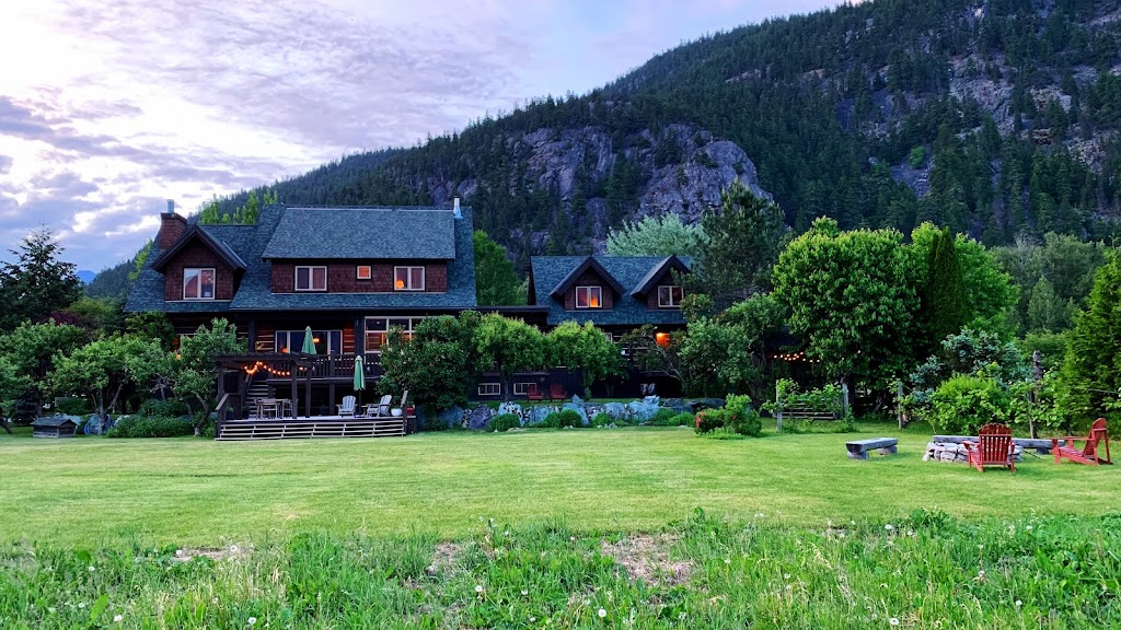 Pemberton Valley Inn | 1427 Collins Rd, Pemberton, BC V0N 2L0, Canada | Phone: (604) 894-7111