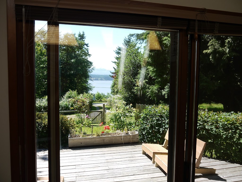 KEMA House & Cabin on Hornby Island | 3200 Shingle Spit Rd, Hornby Island, BC V0R 1Z0, Canada | Phone: (604) 764-6411
