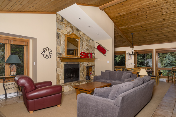 CEDAR HOLLOW by Holiday Whistler | 4701 Glacier Dr, Whistler, BC V0N 1B4, Canada | Phone: (604) 932-2038