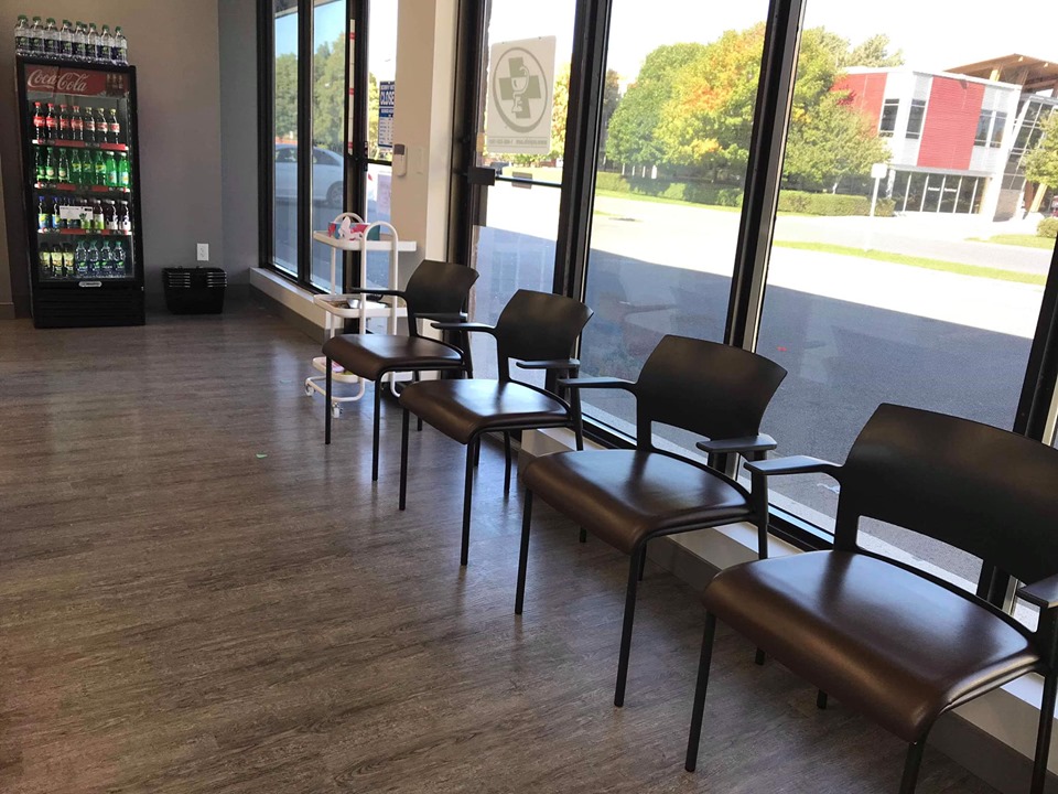 Whole Health Pharmacy Ogilvie | 1150 Cadboro Rd, Gloucester, ON K1J 7R1, Canada | Phone: (613) 749-7455