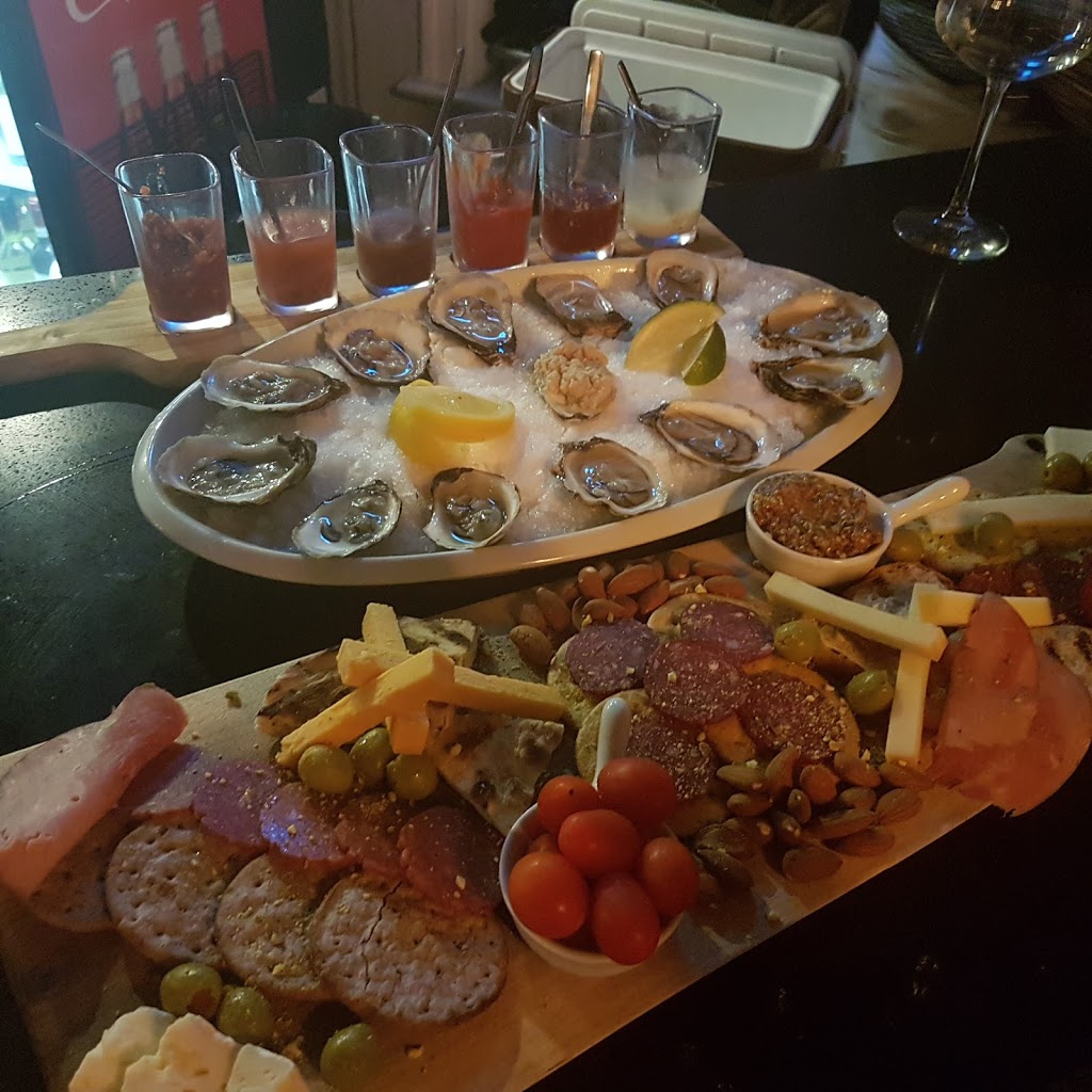Ze Kitchen Restaurant | 2607 Old Montreal Rd, Cumberland, ON K4C 1A2, Canada | Phone: (613) 833-3000