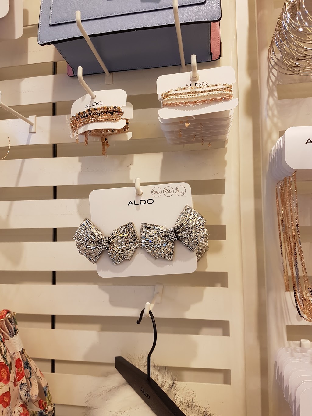 Aldo Outlet | 13850 Steeles Ave W #515, Halton Hills, ON L7G 0J1, Canada | Phone: (905) 636-7903