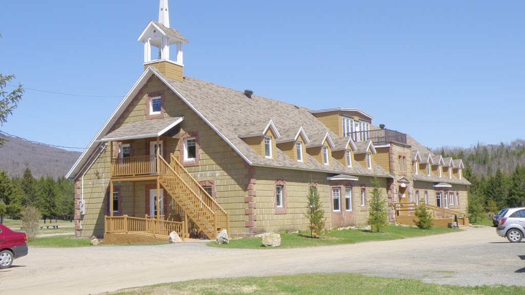 Le Grand Saint-Bernard | 539 Chemin St Bernard, Mont-Tremblant, QC J8E 1T4, Canada | Phone: (819) 425-3588