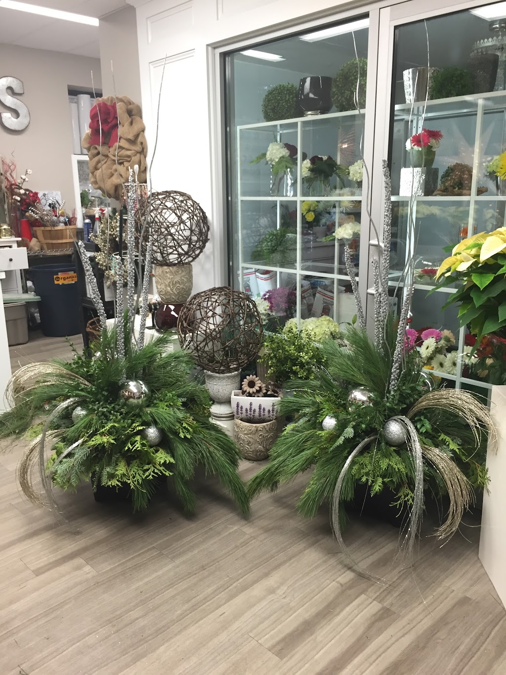 The Flower House | 3525 Portage Rd, Niagara Falls, ON L2J 2K5, Canada | Phone: (905) 354-1999