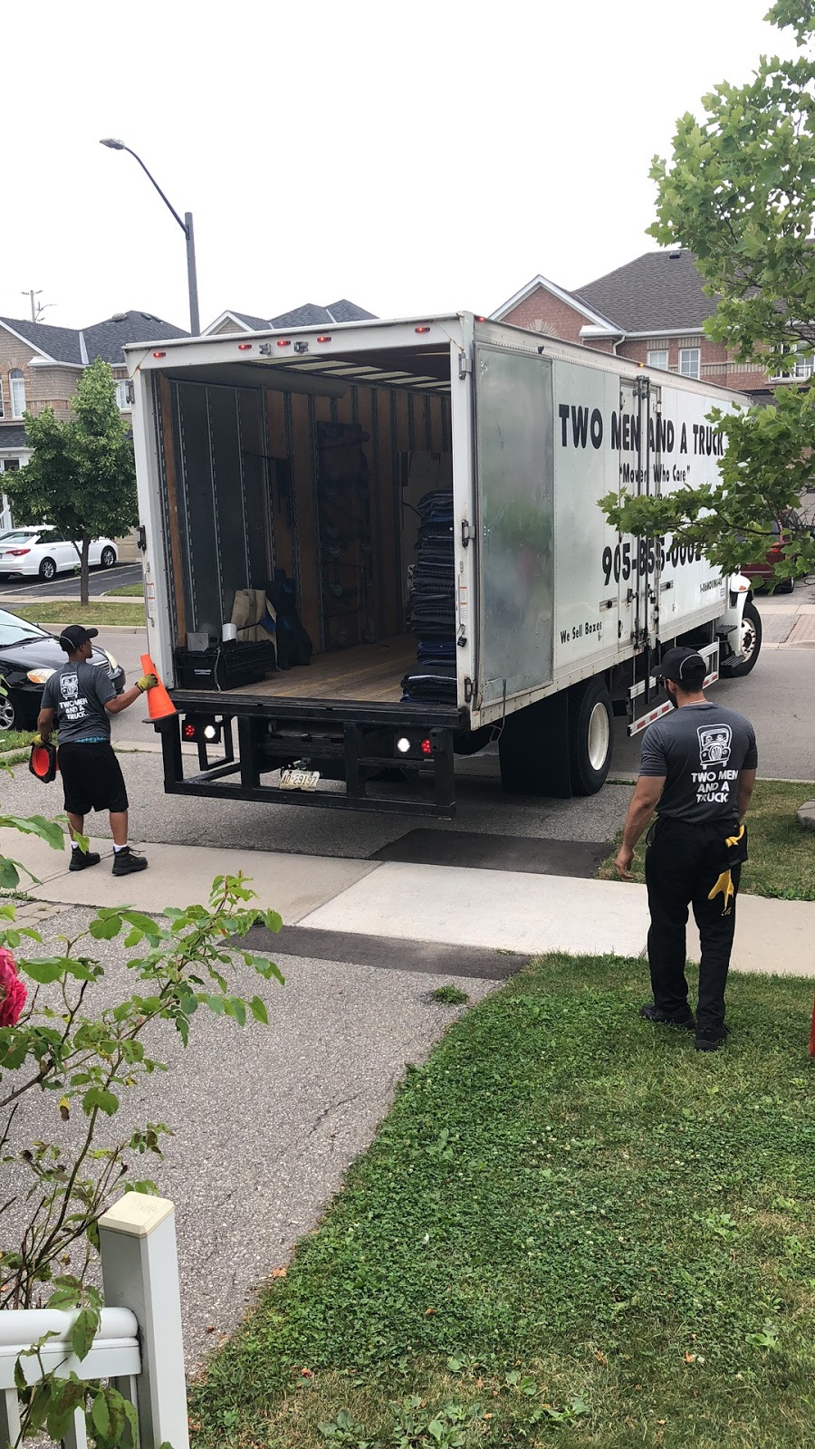 Two Men and a Truck | 5285 Creekbank Rd, Mississauga, ON L4W 1N3, Canada | Phone: (905) 581-4206