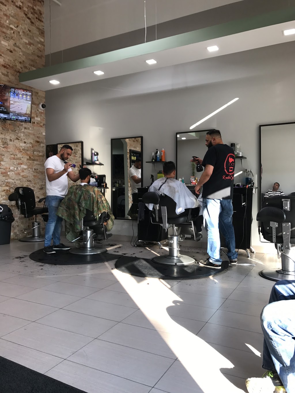 Kreative Kuts | 10 Dewside Dr a14, Brampton, ON L6R 3C2, Canada | Phone: (905) 790-8000