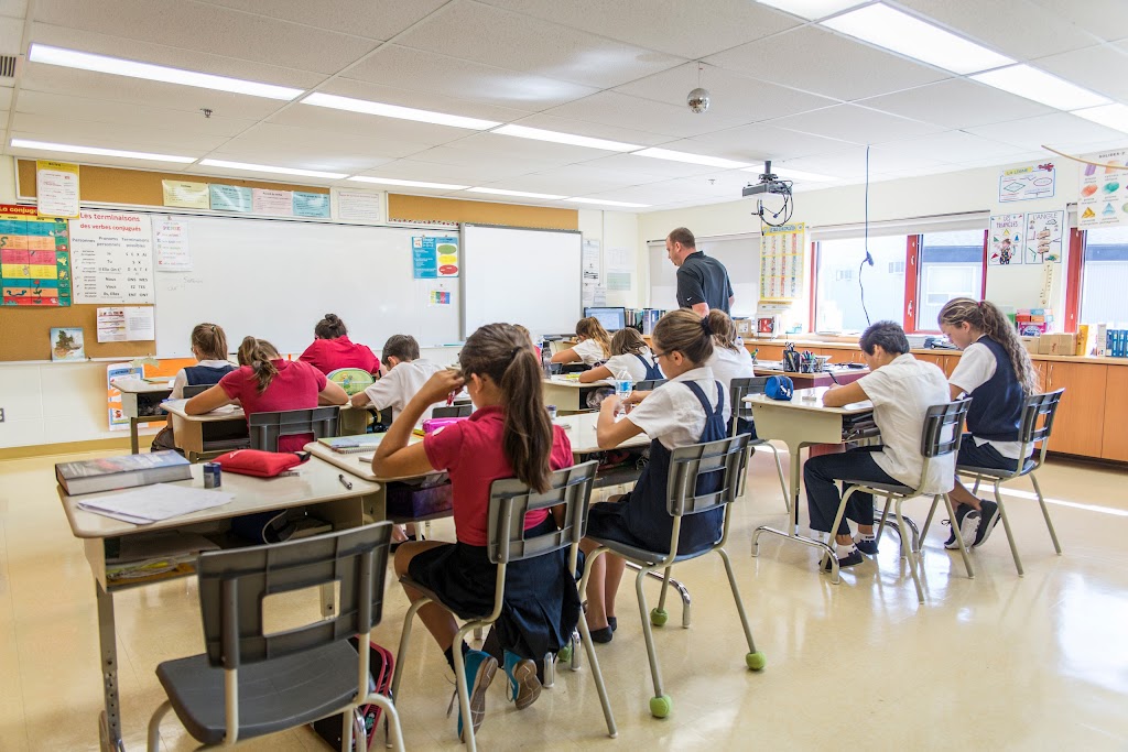 École Wahta | 20 Rue de lOurs, Wendake, QC G0A 4V0, Canada | Phone: (418) 842-3740