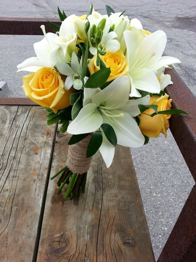 Petals of Love | 1258 Talbot St, St Thomas, ON N5P 1G9, Canada | Phone: (519) 637-5777